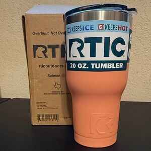 RTIC ESSENTIAL TUMBLER 20oz Salmon New in Box